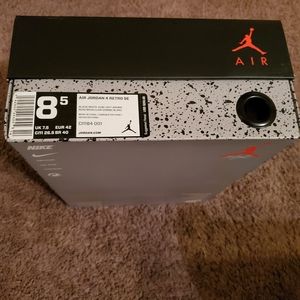 JORDAN RETRO 4